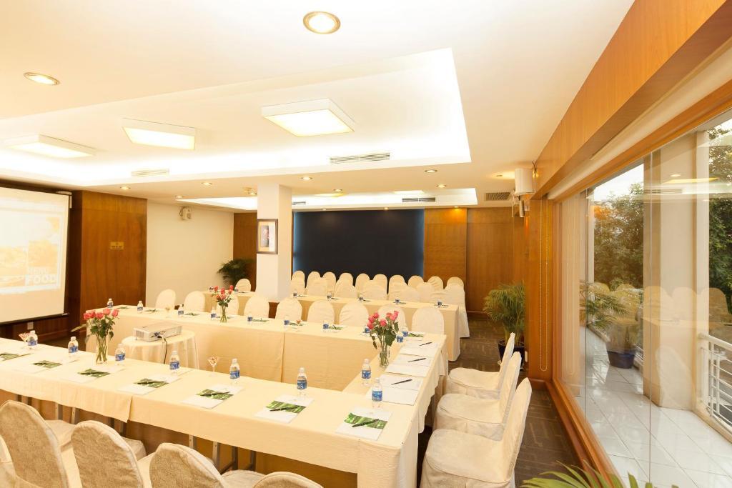 Liberty Hotel Saigon Parkview Ho Chi Minh-staden Exteriör bild